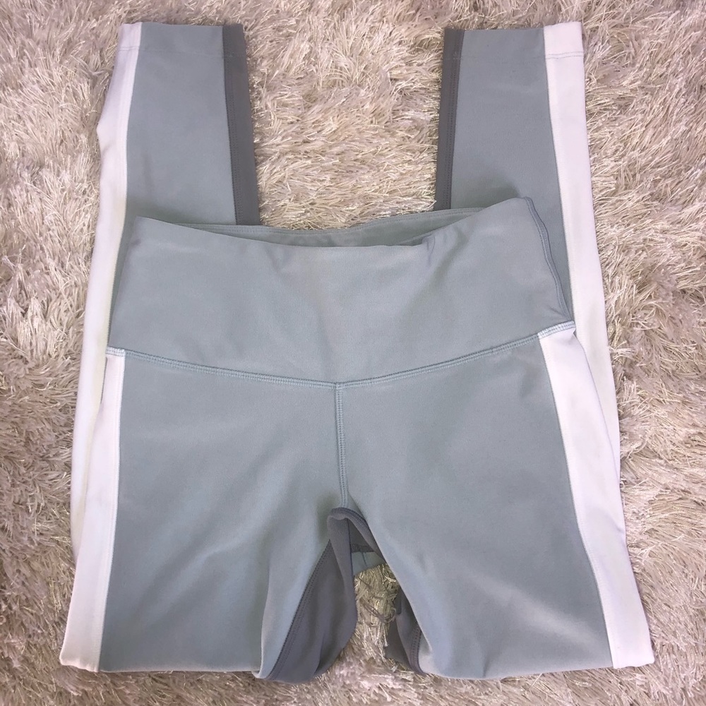 Light blue/green leggings